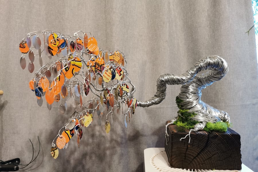 Wire bonsai tree sculpture 