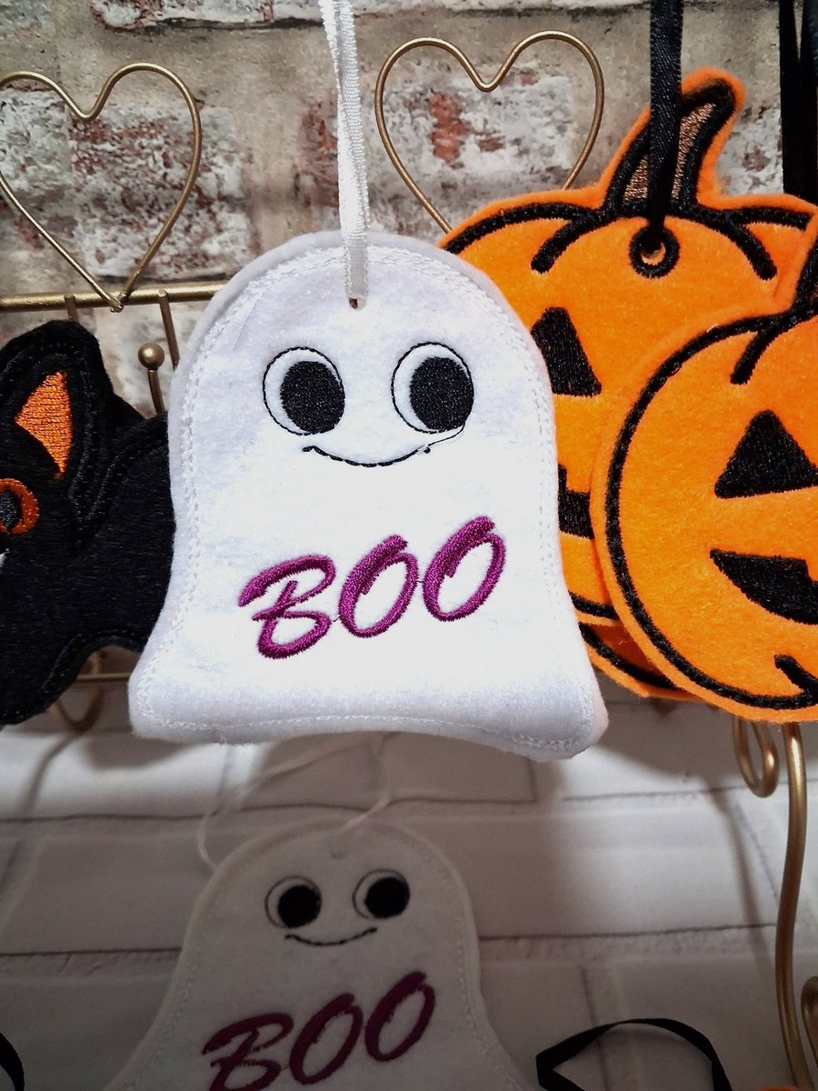 HALLOWEEN BOO HANGING GHOSTS