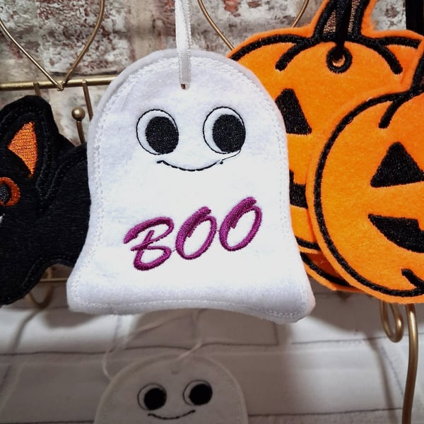 HALLOWEEN BOO HANGING GHOSTS