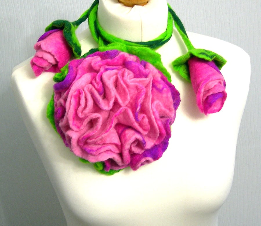 SALE.......  Hand Felted, Wool Jewelry felted NECKLACE FELTED -100% WOOL MERINO