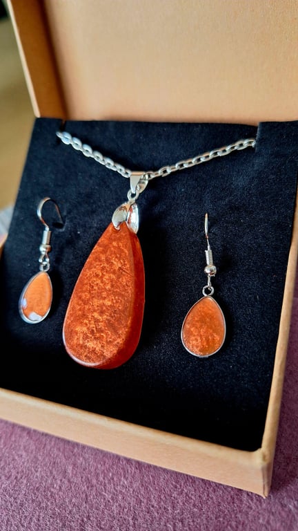 Amber resin teardrop pendant and earrings set