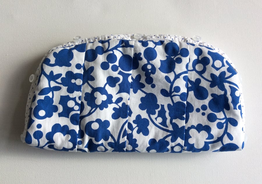 Make up bag,  cosmetics bag, blue and white, button fastening. 