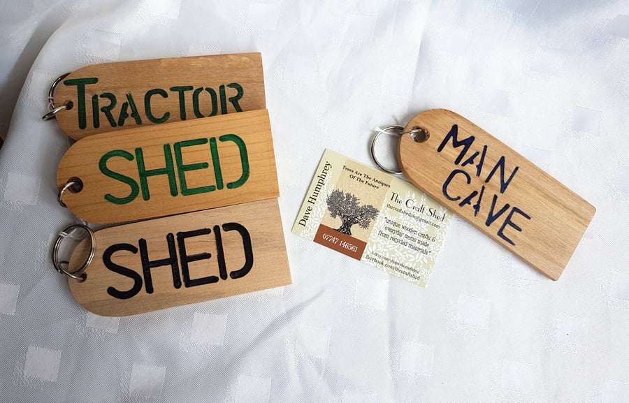 FrEE UK PoStAgE! OVERSIZED WOODEN KEY FOB KEY RING -finished in exterior varnish