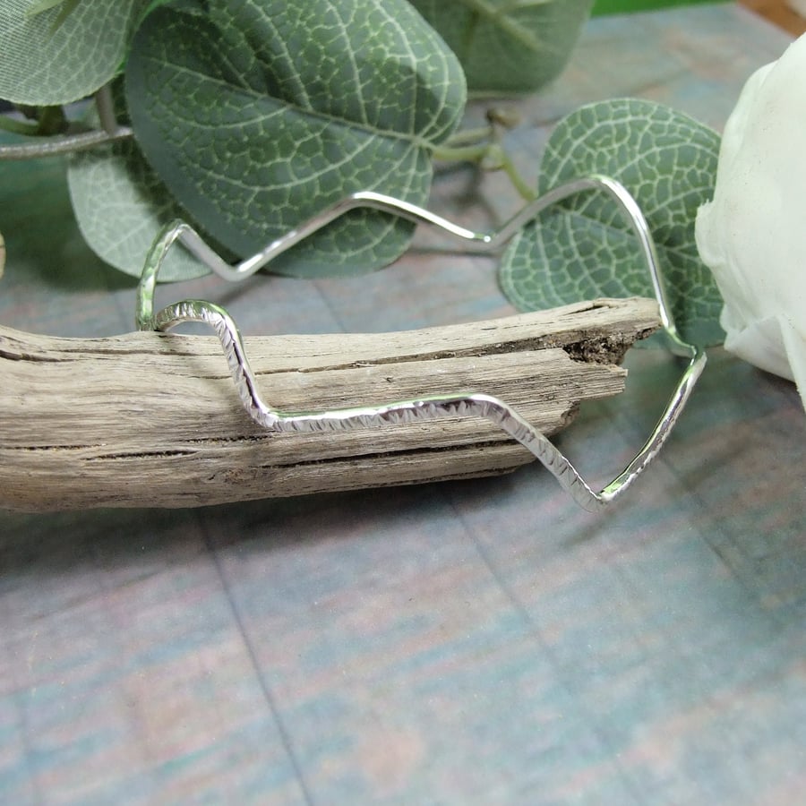 Sterling Silver Asymmetric Wave Design Bangle. Fits Size Medium 20cm 
