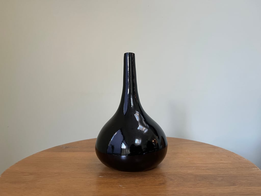Black bud vase
