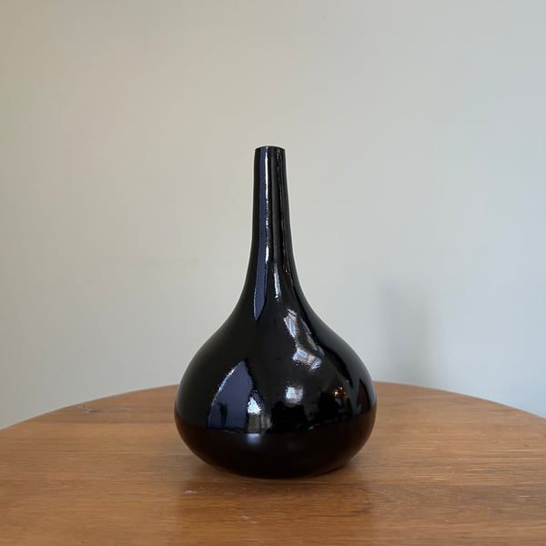 Black bud vase