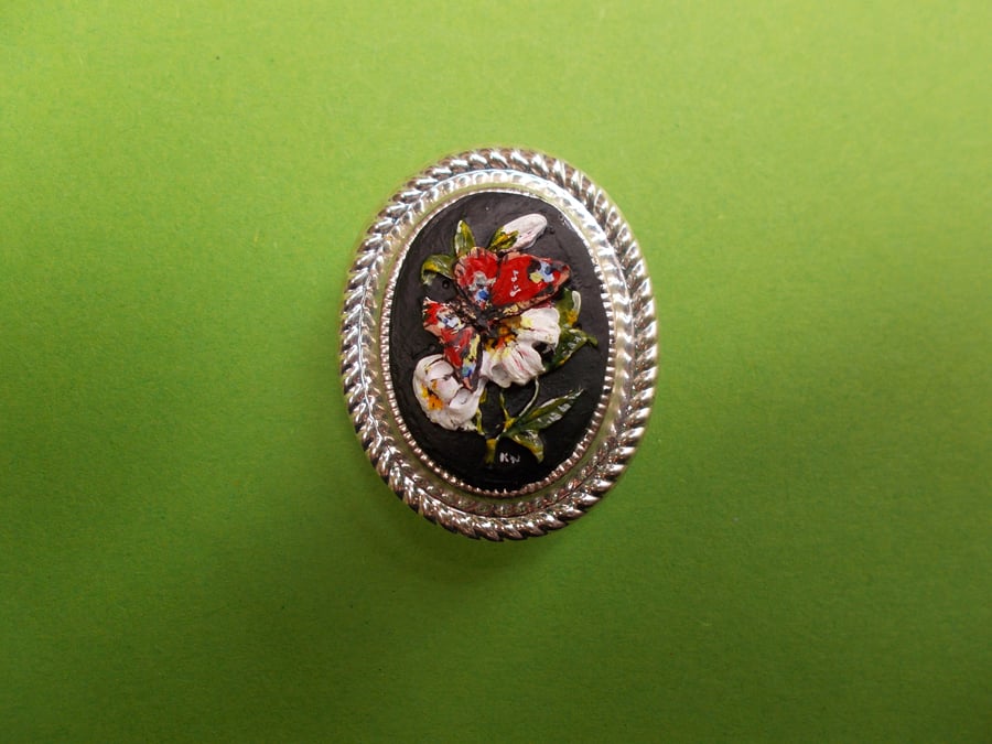 Delicate BUTTERFLY IN LILLIES CAMEO BROOCH Wedding Lapel Flower Pin HAND PAINTED