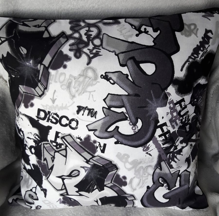 Graffiti print cushion cover