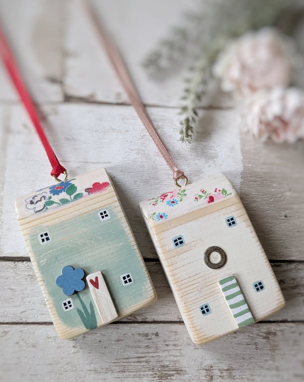 Set of 2 Wooden Floral House Hanging Decorations