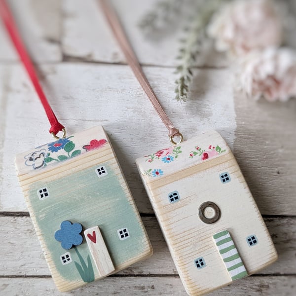 Set of 2 Wooden Floral House Hanging Decorations