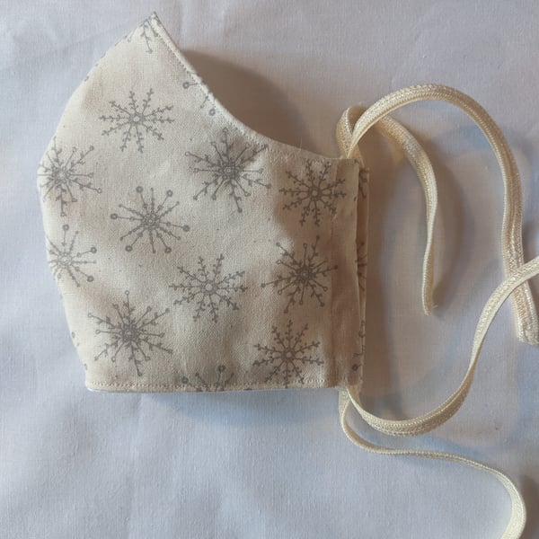 Cotton face mask with snowflake design