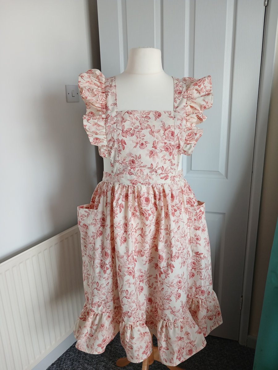 Traditional cross back apron