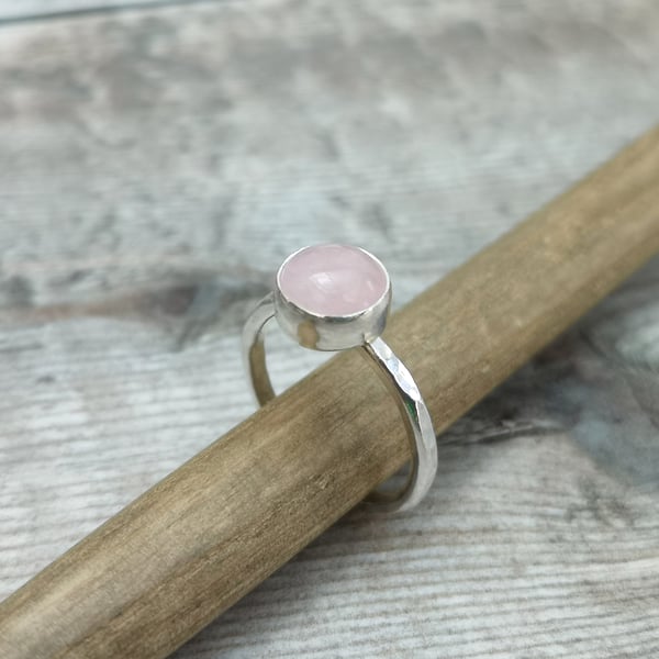Sterling Silver Smooth Ring Band with Rose Quartz Gemstone - UK Size M