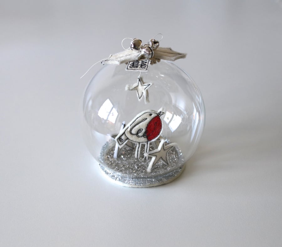 'Little Robin and Stars' - Glass Dome Decoration