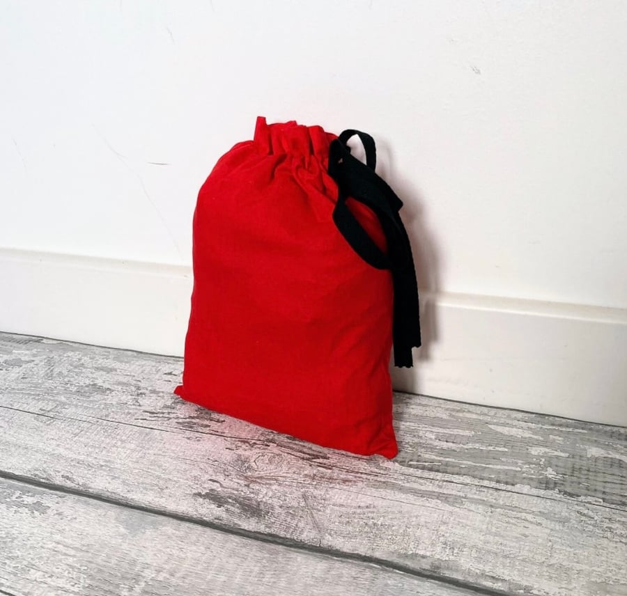 Red Cotton Fabric Drawstring Gift Bag: Medium Present Wrap.