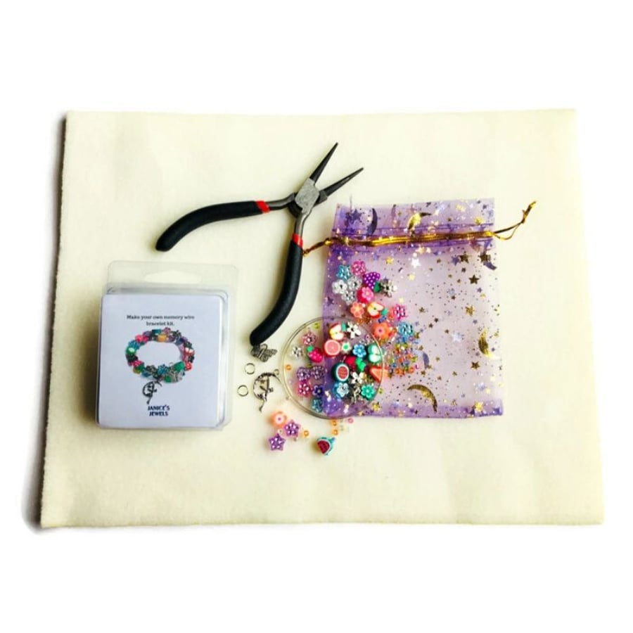 Beginners bracelet kit with memory wire.