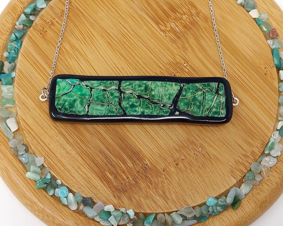 Vibrant green crackle textured pendant 