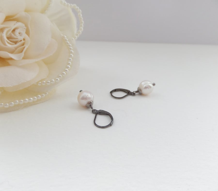 Akoya Real Pearl, Gunmetal Earrings French Fittings
