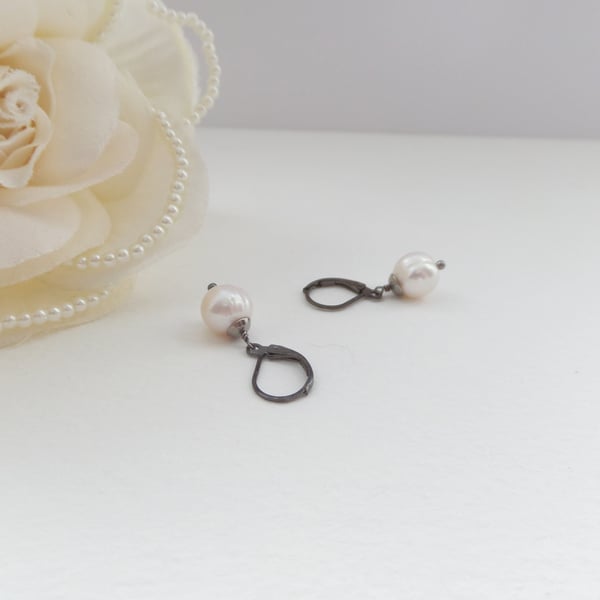 Akoya Real Pearl, Gunmetal Earrings French Fittings