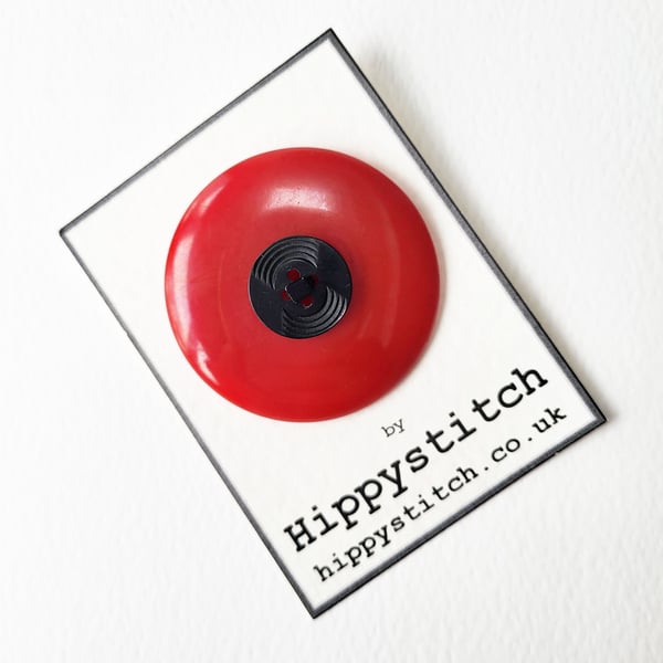 Red & Black Vintage Button Brooch 