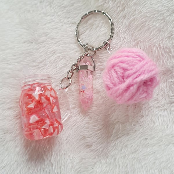 fruity strawberry cocktail keyring wool crochet knitting charm 