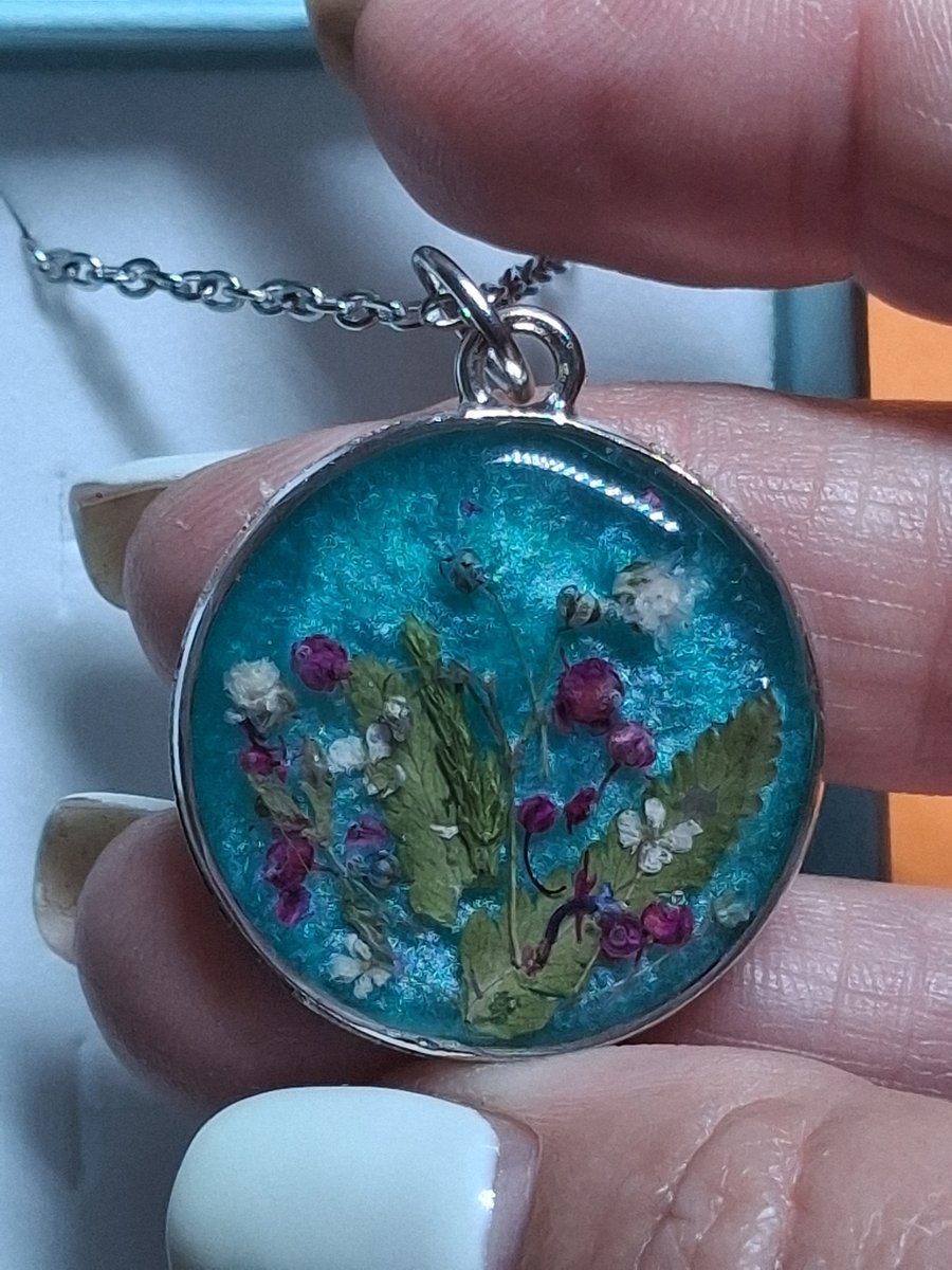 Turquoise green Resin dried flower Necklace & chain 