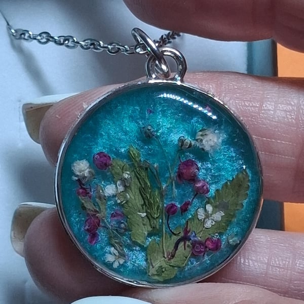 Turquoise green Resin dried flower Necklace & chain 