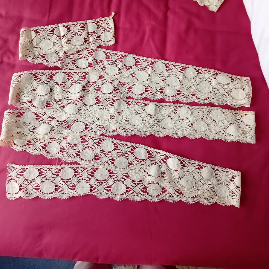 Vintage lace. 3.8 metres of ecru lace approx 8cm width.