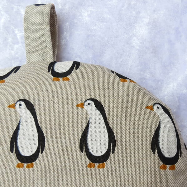 Coffee Cosy.  Penguin design.  Size small, to fit a 2 cup cafetiere. 