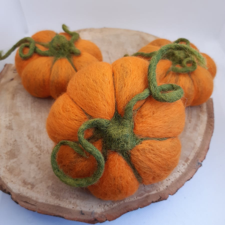 Medium Needle Felted Pumpkin - seasonal table decoration WITH TWIZZLES!