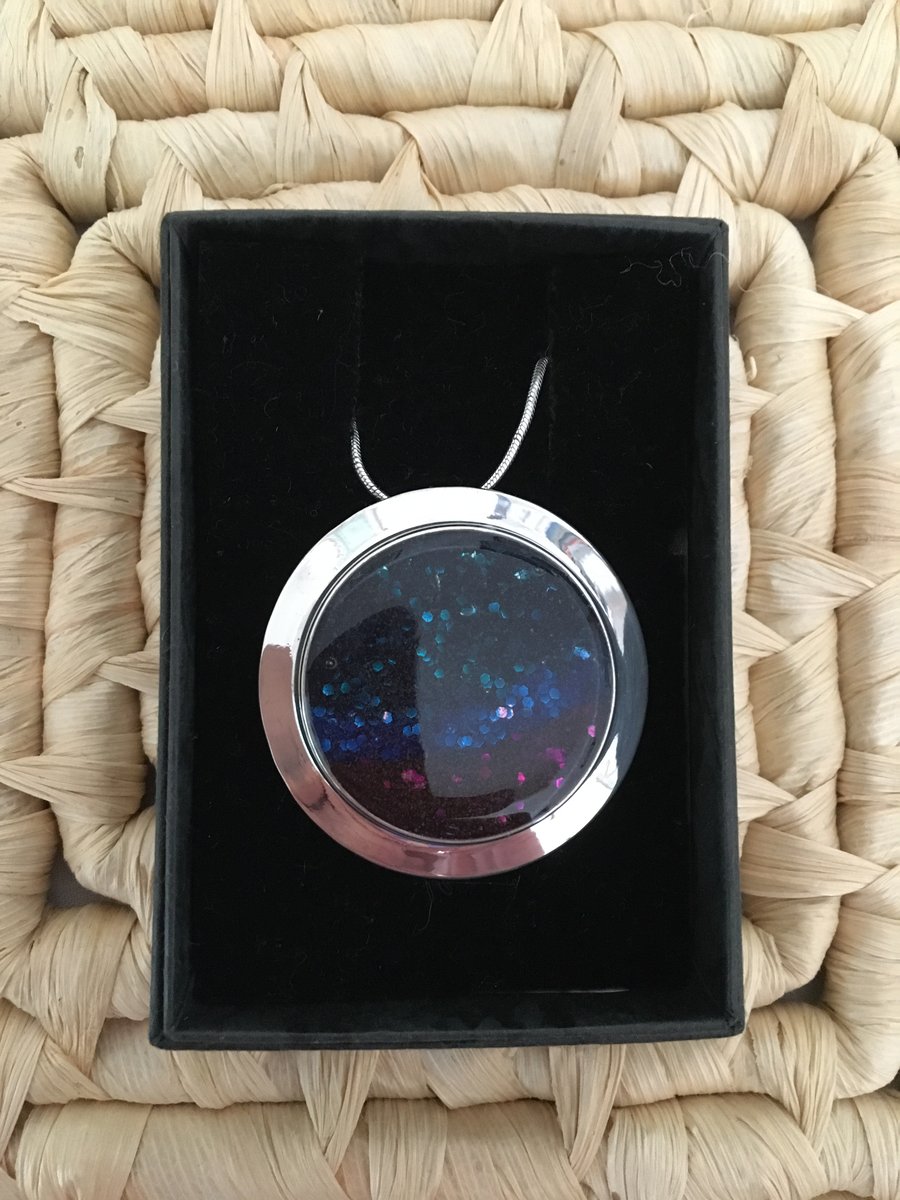 Round Tri-coloured Pendant
