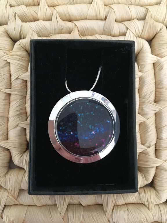 Round Tri-coloured Pendant