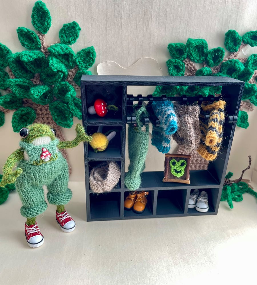 Little wardrobe full of Froggy outfits, Clothes for Little Knitted Frogs