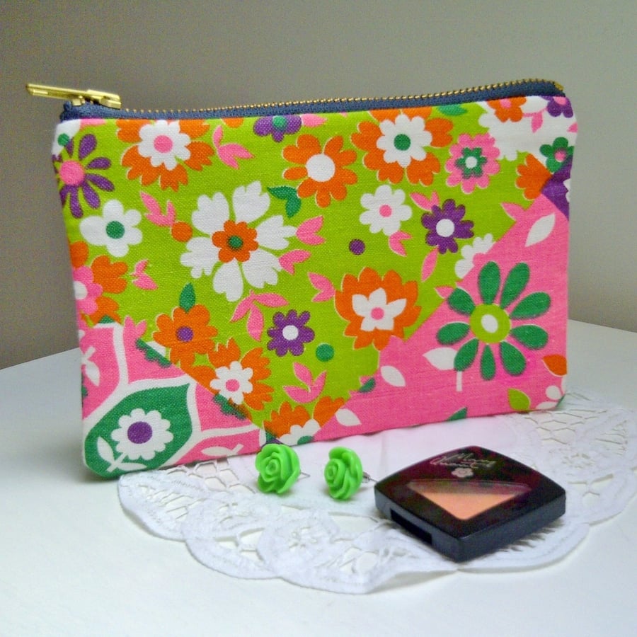 Zingy Purse in Vintage 60s 70s Flower Power, Bright Floral Vintage Fabric 