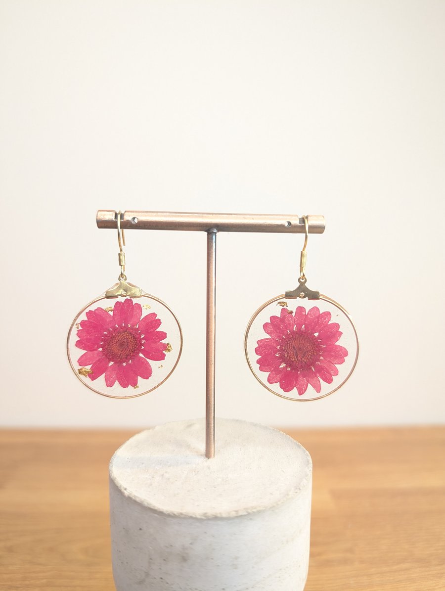Pink flower resin earrings 