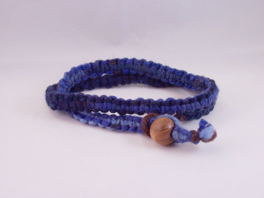 Macrame necklace in blues, with wood bead - Deep Blue