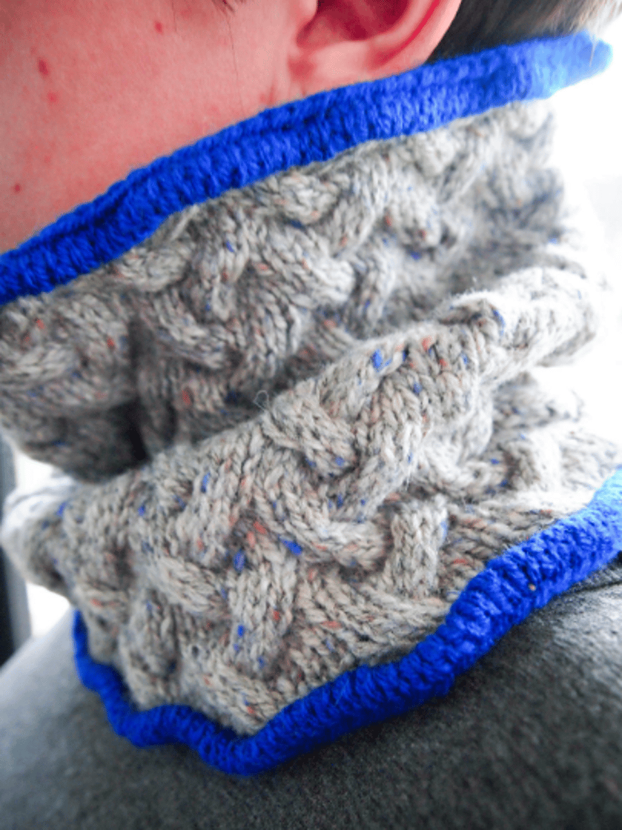 River Infinity Cowl - Grey marled lambswool with blue trim
