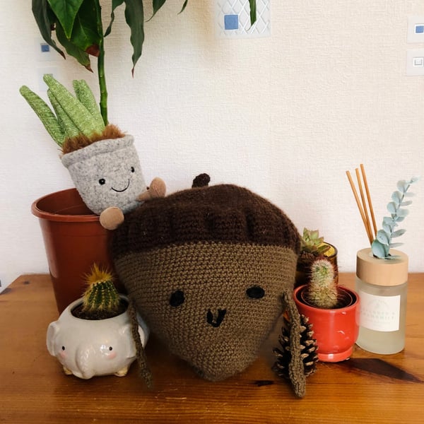 Arnold the acorn - Arnold y mesen