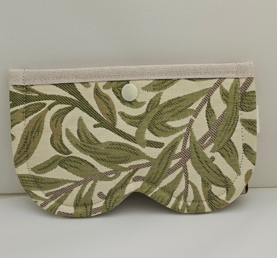 Glasses shaped glasses case in William Morris fabric.