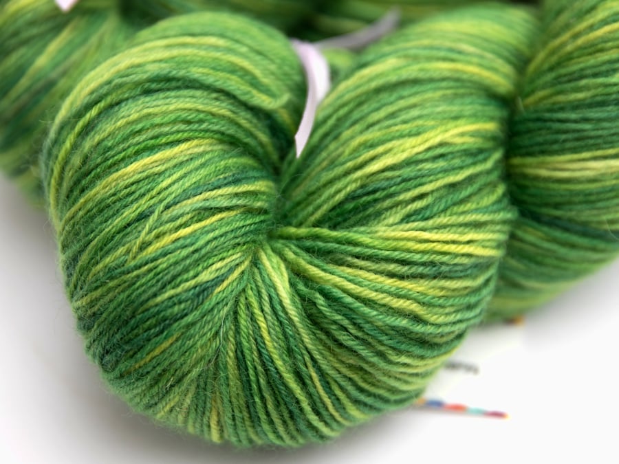 SALE: Waving Palms - Superwash Bluefaced Leicester 4 ply yarn