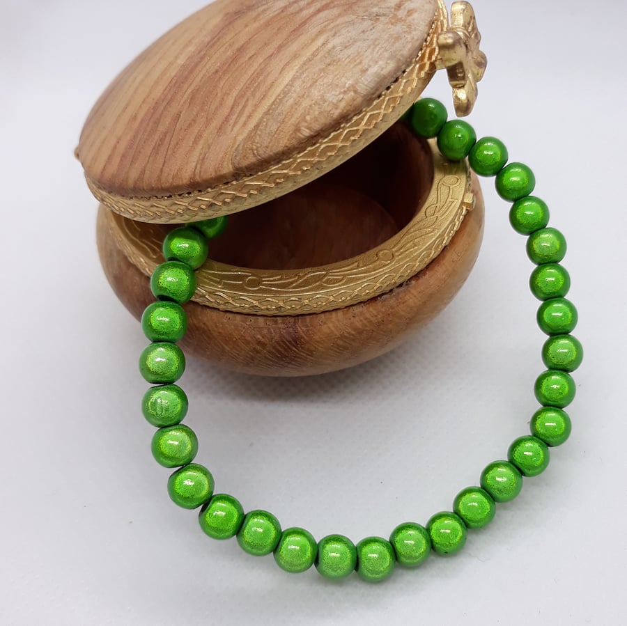 BR337 Green miracle bead elasticated bracelet