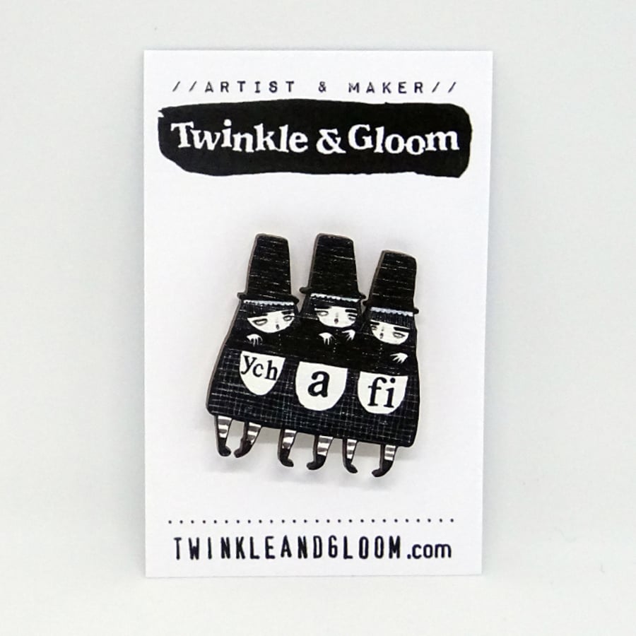 'YCH A FI' Welsh Ladies Wood brooch