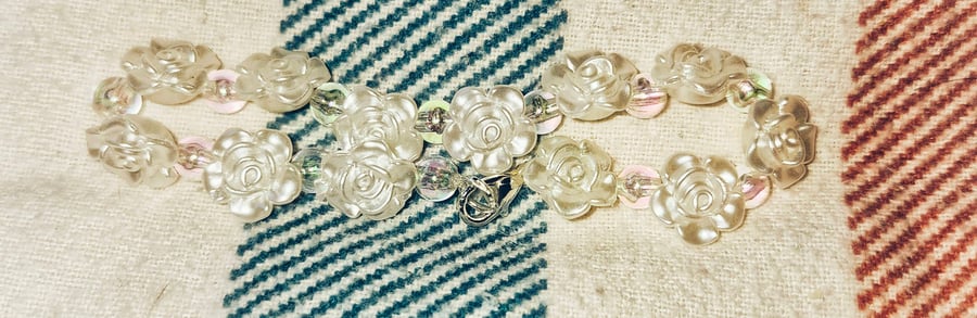 Handmade Floral Beaded Bracelet – Frosted Flower Beads with Iridescent Details