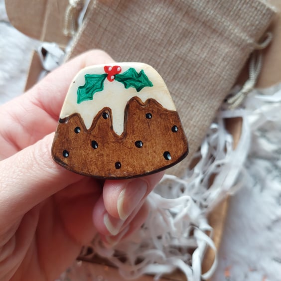 Christmas pudding brooch. Festive Christmas pin badge