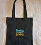 Tote Bag Machine Embroidered with the phrase Readers make Leaders
