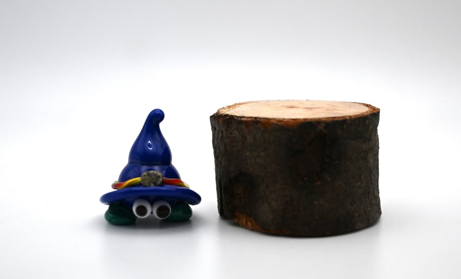 small glass halloween hat figure