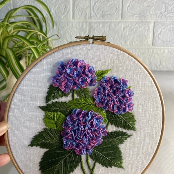 Hydrangeas,Embroidery hoop,floral embroidery,botanical embroidery