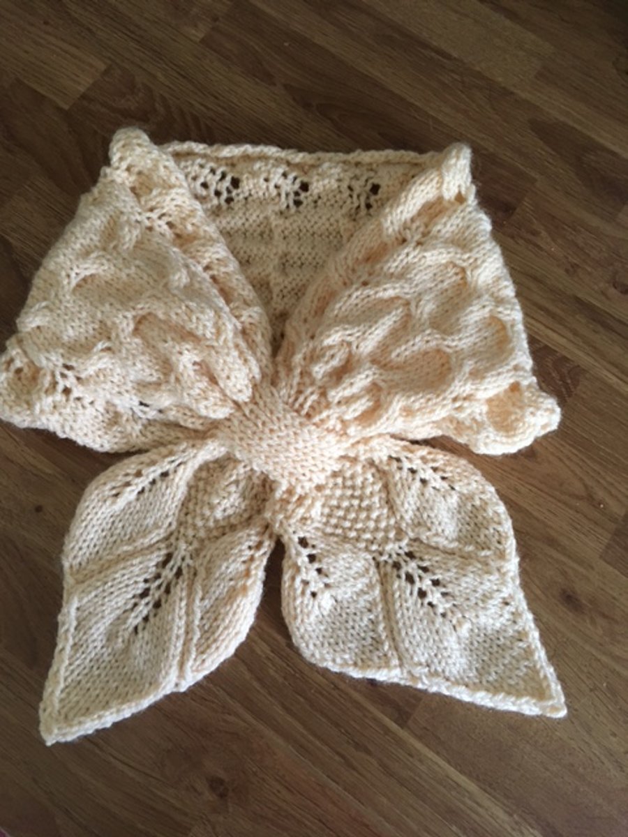 Cable & Leaves Cross over Scarf - Honey