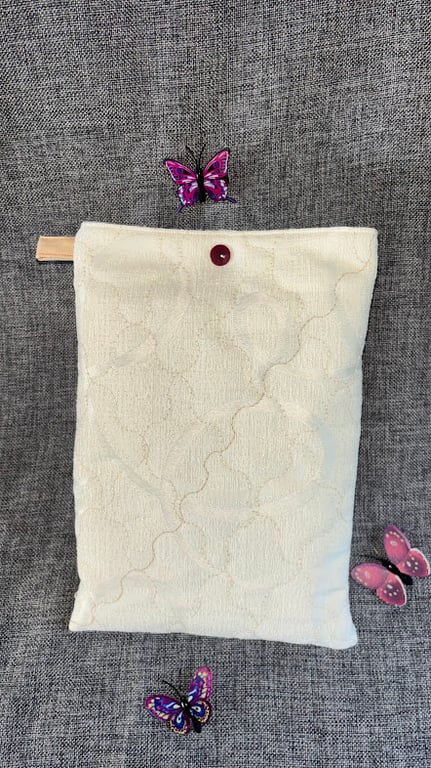 Padded Book Sleeve, Cover, Pouch. Cream swirly patterned