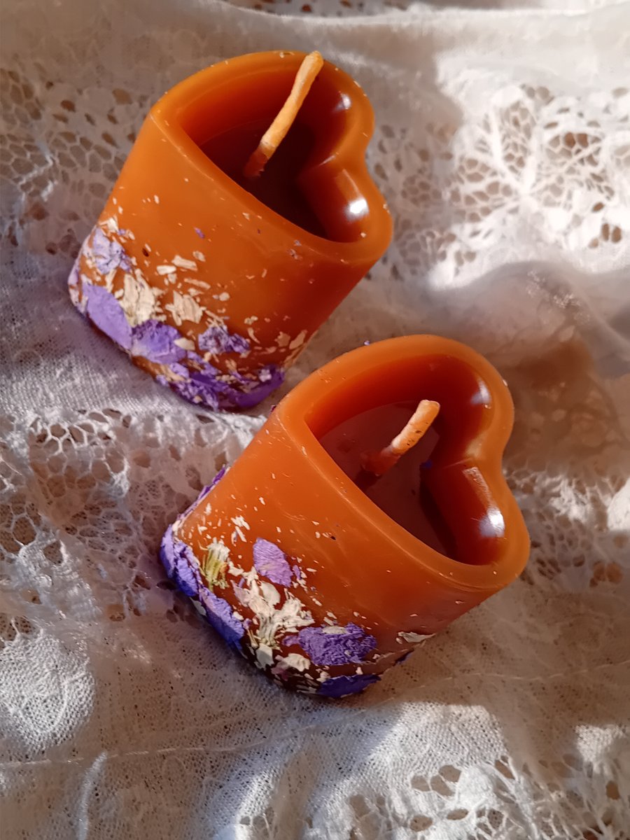 2 pack nat.beeswax decorated candles, natural dried flowers.